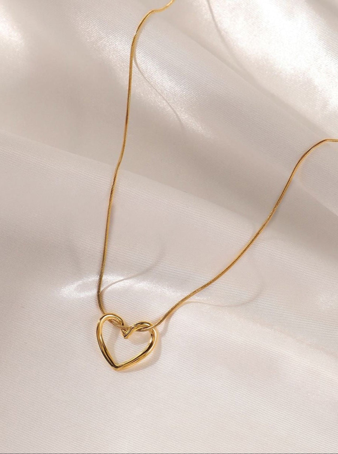 Amour Necklace