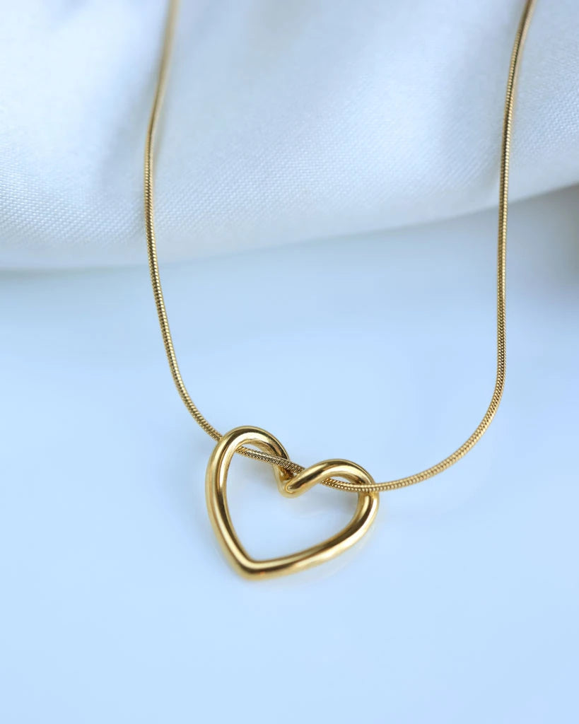 Amour Necklace