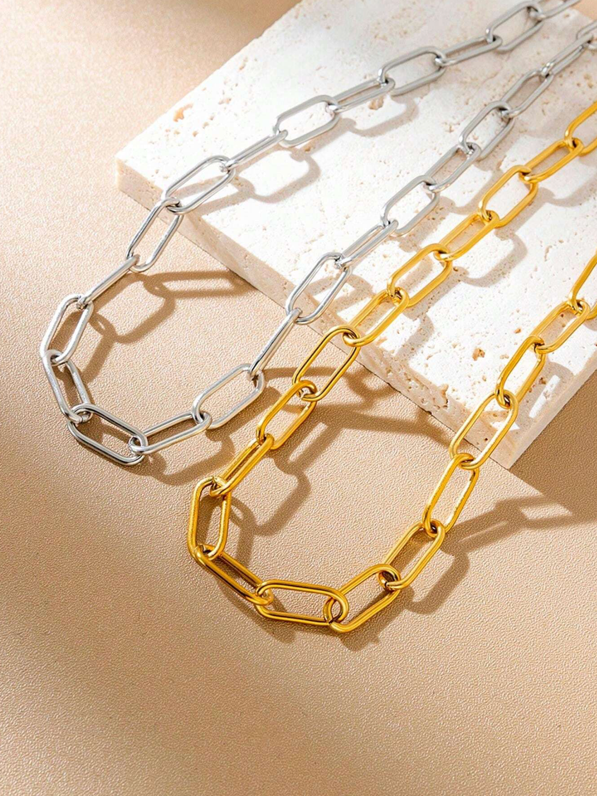 Lien Necklace