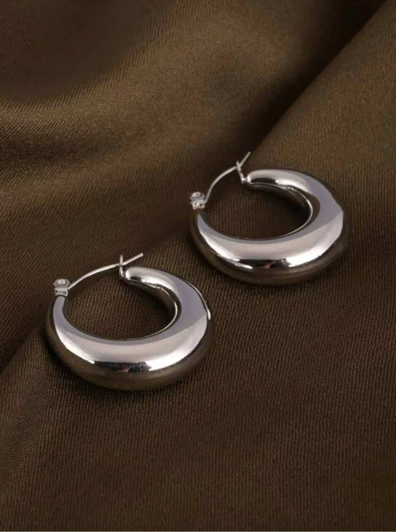 Daira Hoop Earrings