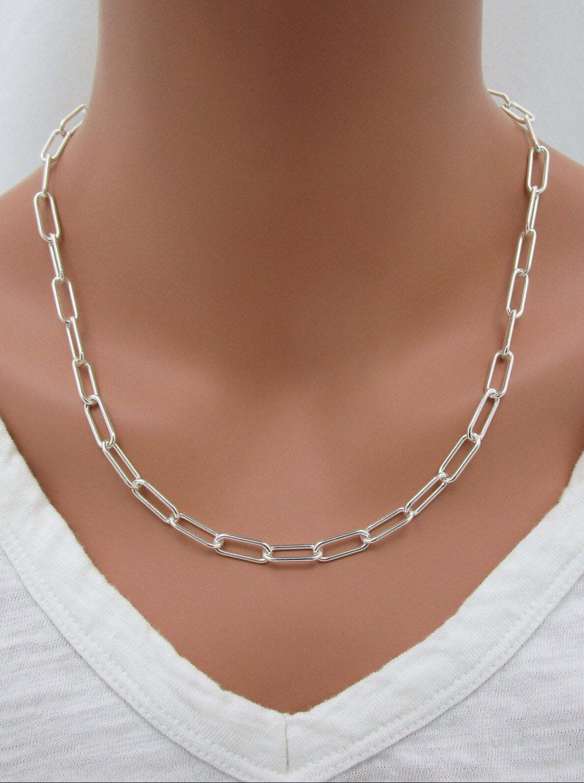 Lien Necklace