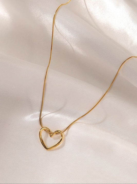 Heart Outline Gold Tangled Necklace