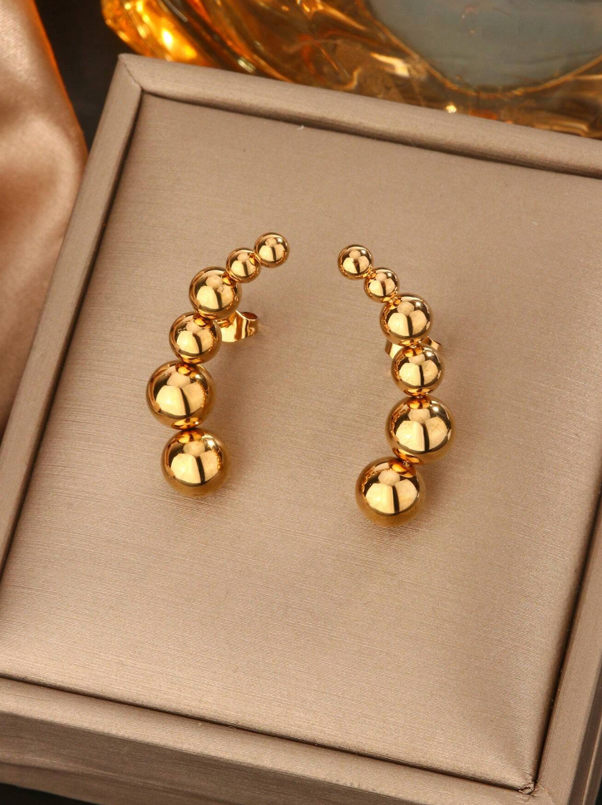 Pois Earrings