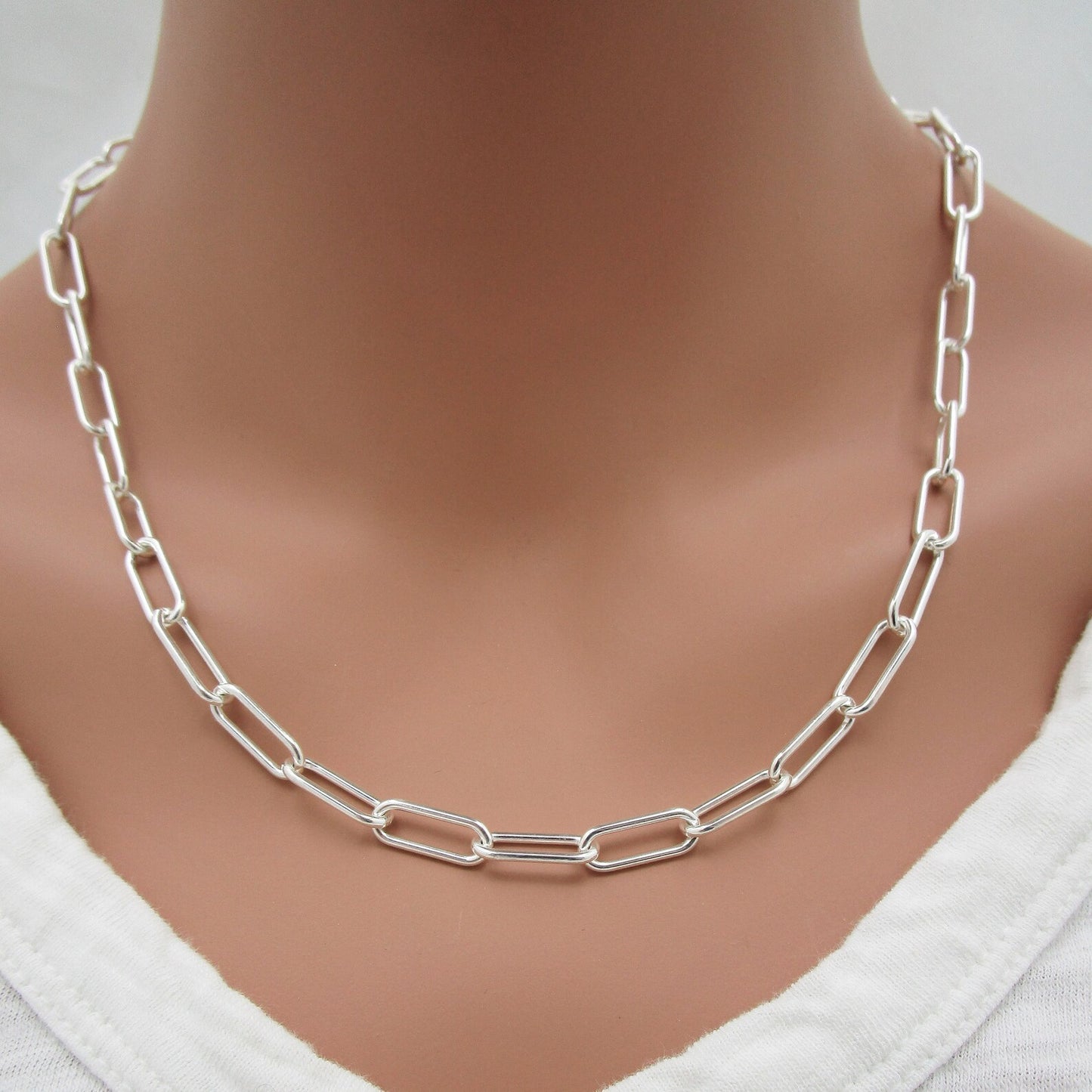 Lien Necklace