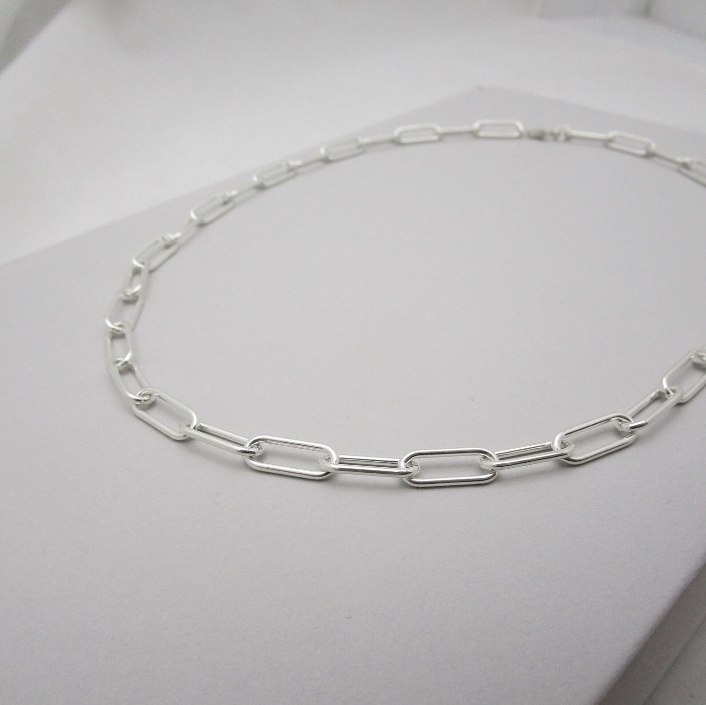 Lien Necklace